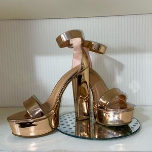 CLEARANCE ITEM!!!!!🚨Rose gold open toe heels